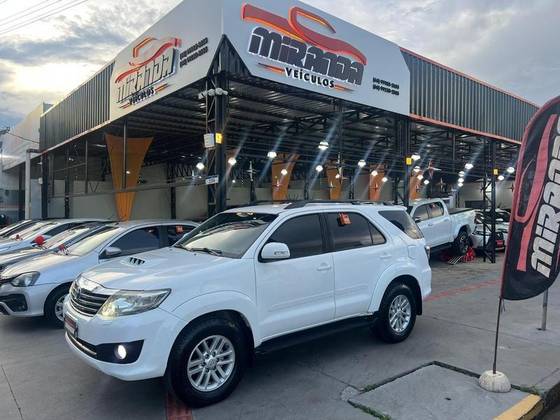 TOYOTA HILUX SW4 3.0 SRV 4X4 7 LUGARES 16V TURBO INTERCOOLER DIESEL 4P AUTOMÁTICO